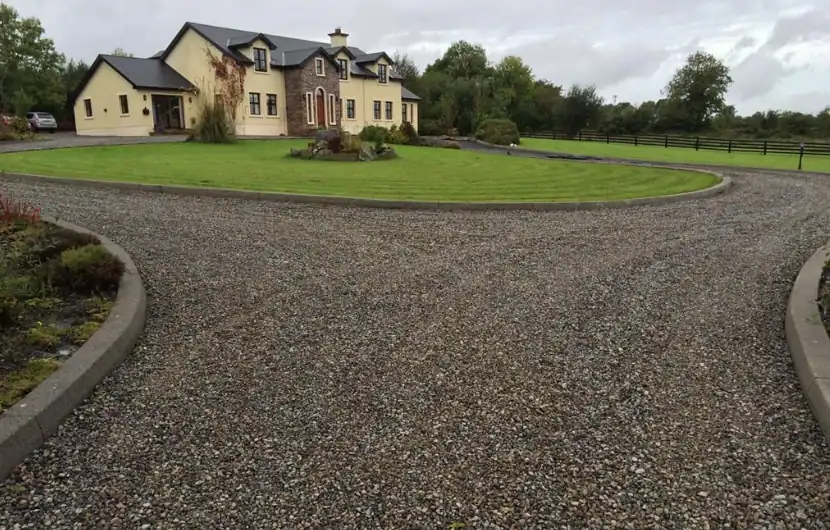 Driveaway made from gravel