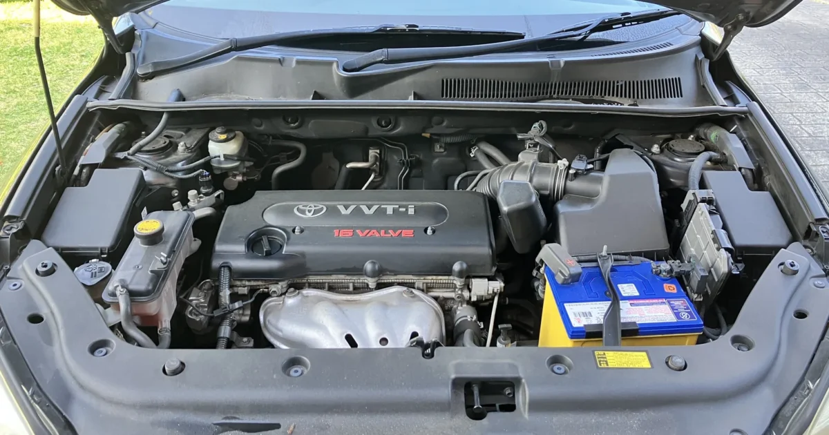 The engine bay of a Toyota RAV4 with the 2.4 liter engine, its cover marked VVT-i 16 valve